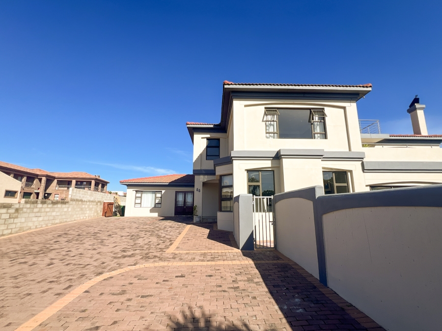9 Bedroom Property for Sale in Myburgh Park Western Cape
